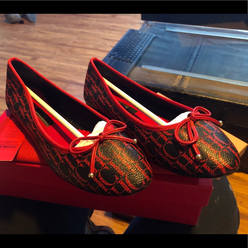 Nwot Carolina Herrera monogram black and red canvas flats sz 40